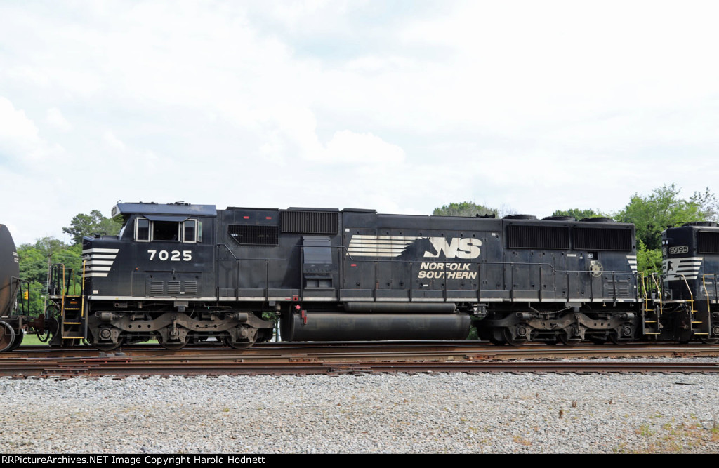 NS 7025